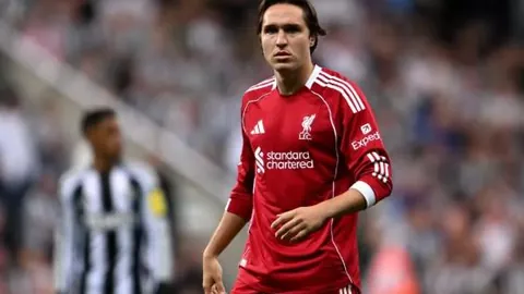 “皇马欲出售拉塔萨，开价500万欧元加50%股份，巴拉多利德未满足条件要求。”